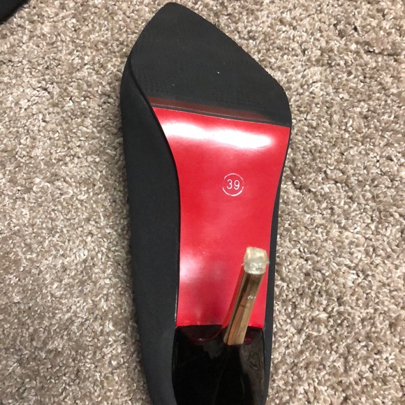 Black heels - Picture 2 of 4